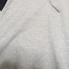 グレーパーカー　キラキラホロ付き　の画像