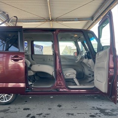 安心の1年保証付き‼️26年式☆月々1万円〜分割払い可❗️ 車検2年付き！【名義変更代込み】大人気☆ホンダ N-BOX☆ステアリングスイッチ付き☆Bluetooth対応ナビ付き☆走行中DVD見れます☆便利なバックカメラ付き☆電動スライドドア☆ドラレコ付き☆スマートキー☆フルオートエアコン☆事故歴修復歴なし☆そのまま乗って帰れます❗️の画像