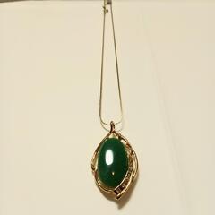 エメラルドストーンネックレス