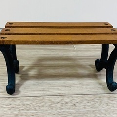 
ミニチュアベンチ　幅16cm 奥行7.5cm 高さ8cm