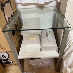 サイドテーブル