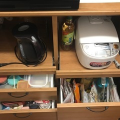 ナチュラルウッドキッチンのカビネットの画像