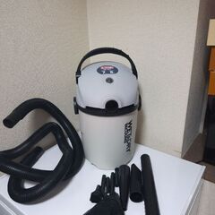 美品2021年製　イーバリュー乾湿両用掃除機 10L EVC-100P