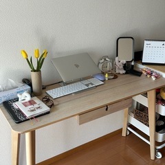 IKEA LISABO デスク の画像