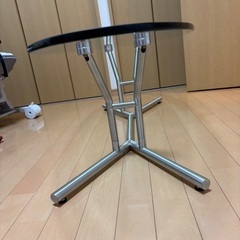 ガラステーブルの画像