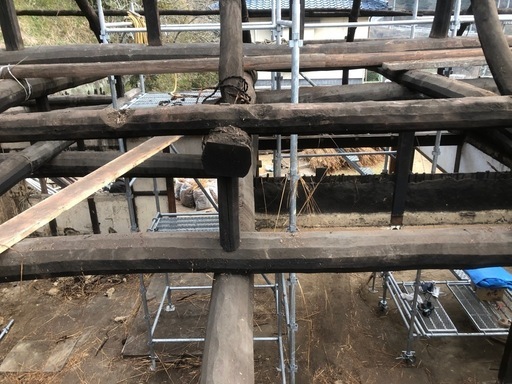 古民家 梁 曲がり 丸太 解体 材木