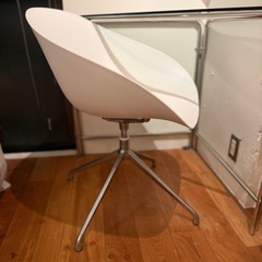 定価11万韓国ガラステーブルと椅子セットの画像