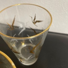 金色と半透明の鶴のグラス３脚の画像
