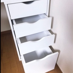 収納付きデスクの画像