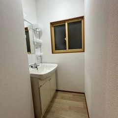 戸建賃貸　1LDK+サンルーム+屋外物置+専用庭　人目が気にならない袋小路 − 秋田県
