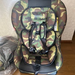 新品シートカバー付き　チャイルドシート