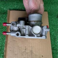 スロットルボディーの画像