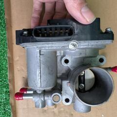 スロットルボディーの画像