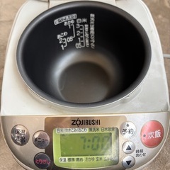 炊飯器の画像