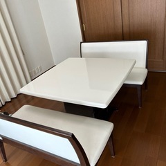 テーブル