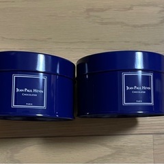 ジャン＝ポール・エヴァンのチョコレート缶とじゃばらっ粉缶と木製の箱それそれ2個ずつの画像
