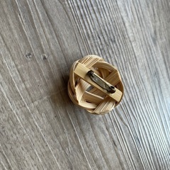 竹細工ブローチの画像
