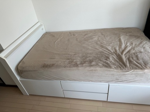 ニトリ 収納付きセミダブルベッド。美品