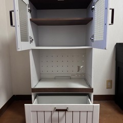 食器棚の画像