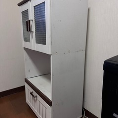 食器棚の画像
