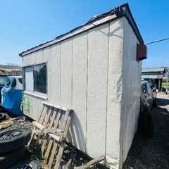 新しく改装されたコンテナオフィスの画像