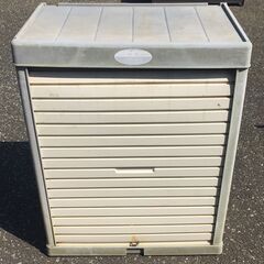 屋外の物置です。古くてきれいではありませんが、十分使えます。欲し...