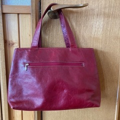 レザー風ハンドバッグ　赤の画像