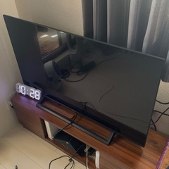 Hisense 43“テレビ + テレビ台の画像