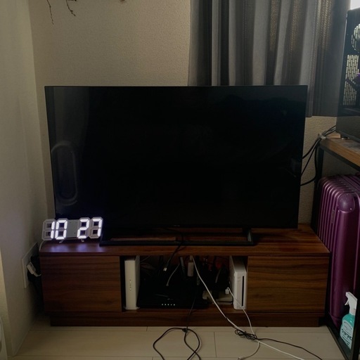 Hisense 43“テレビ + テレビ台
