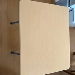 小さいテーブル