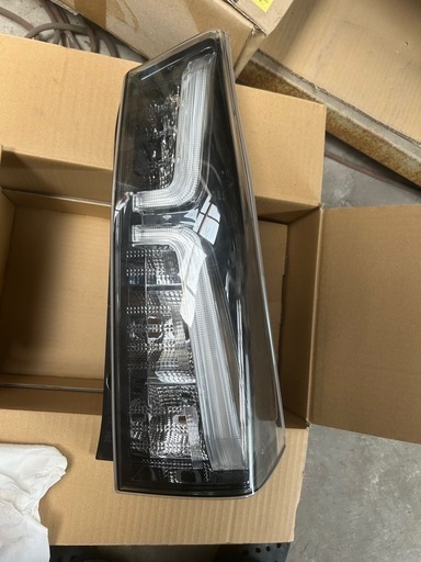 タント　テールランプ