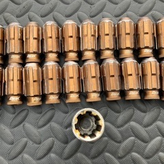 盗難防止 Durax レーシングナット M12 P1.5 ロックナット 貫通ロング 50mm ライトブラウン 20個 アルミ ホイールナットの画像