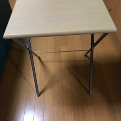折りたたみテーブル　(小)の画像