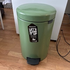 Brabantia ペダル式ゴミ箱（10～12L）グリーン
