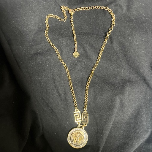 ヴェルサーチネックレスVersace