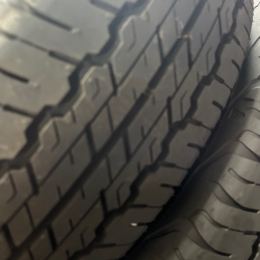 新車外しのタイヤ?ダンロップ１９５/８０R１５バリバリ溝
