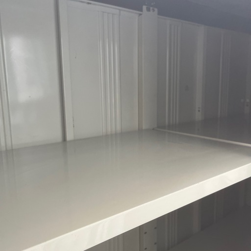 物置2個。屋根のある場所で使用。受け渡し4月末くらいまで待てる方。