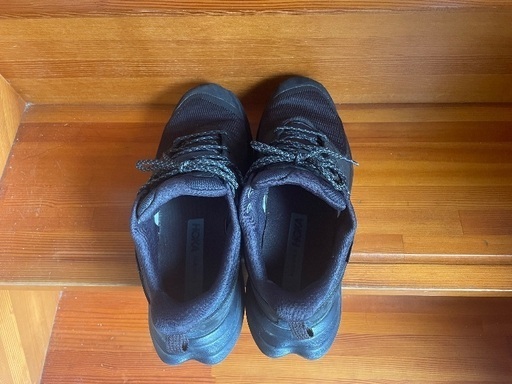 HOKAスニーカー
