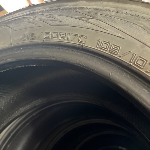 値段下げました！ハイエース用夏タイヤ?４本オフロード２１５.６０R１７ー８プライ溝６山〜８山