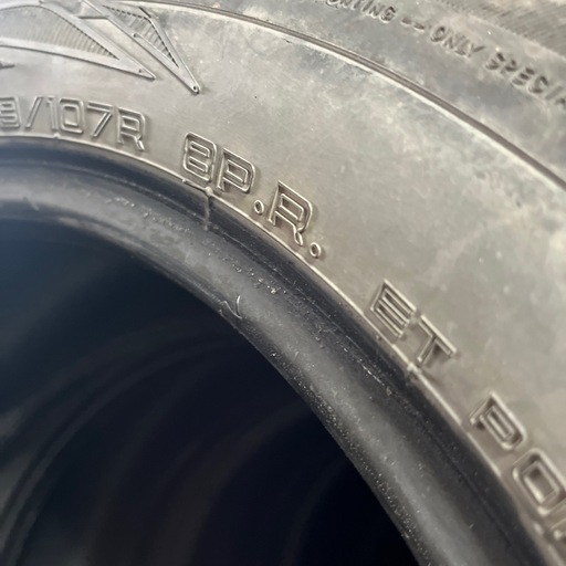 値段下げました！ハイエース用夏タイヤ?４本オフロード２１５.６０R１７ー８プライ溝６山〜８山
