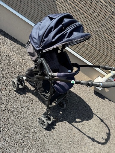 combiベビーカー