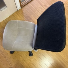 昇降可能なオフィスチェア