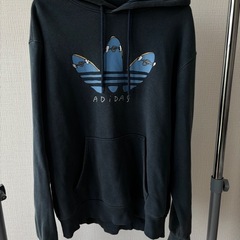 adidasパーカー
