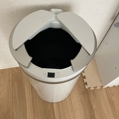 ジャンク品　Zita　ジータ　ホワイト　蓋付きゴミ箱　オシャレ