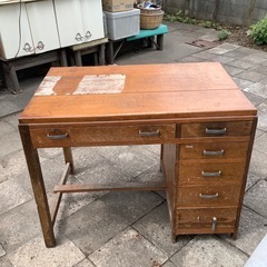 大工が作った机