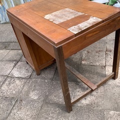 大工が作った机の画像