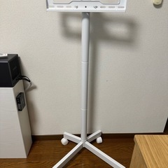テレビスタンド キャスター付き / 23~55型 / VESA40x40 ㎝まで / 40 KGの画像