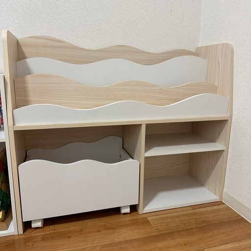 ニトリ　絵本ラック