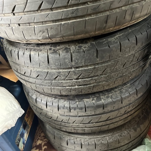 車のタイヤです??値段下げました！アルミホイル付きBSタイヤ?１８５／７０Rホイールのサイズ5.５ＪＰピッチ１００コンパクトカーに合い