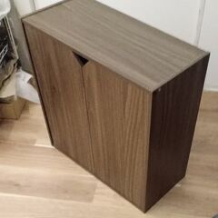 【差し上げます】扉付 収納棚 60x60 cmの 正方形 ブラウンの画像